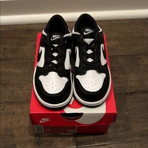 Kids Nike Dunk shoes size 10